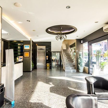 Lovina Inn - Nagoya Batam Buitenkant foto