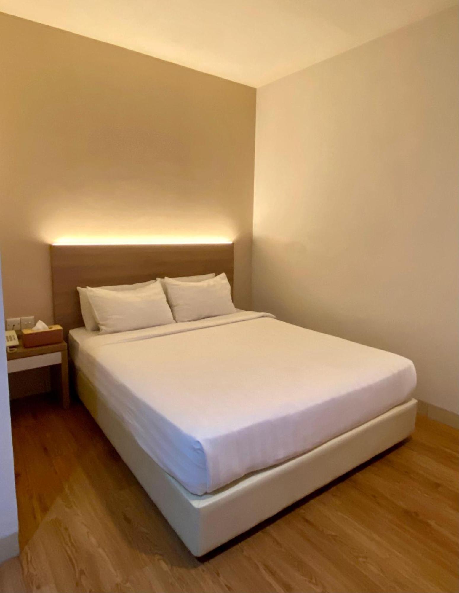 Lovina Inn - Nagoya Batam Buitenkant foto
