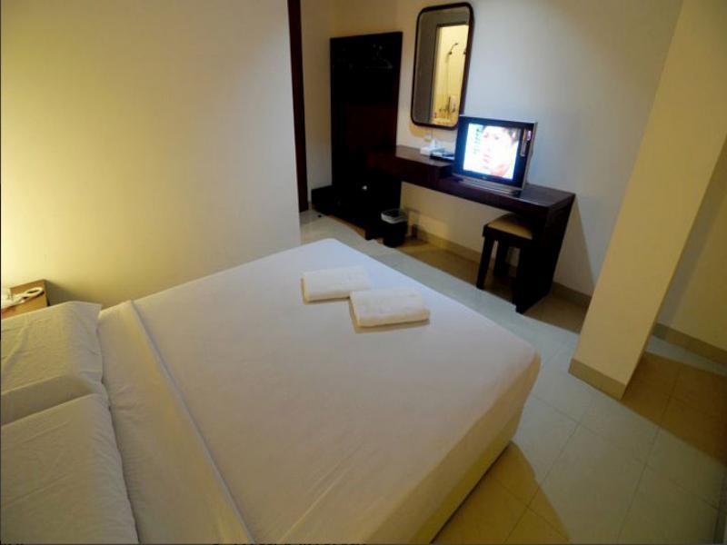 Lovina Inn - Nagoya Batam Buitenkant foto