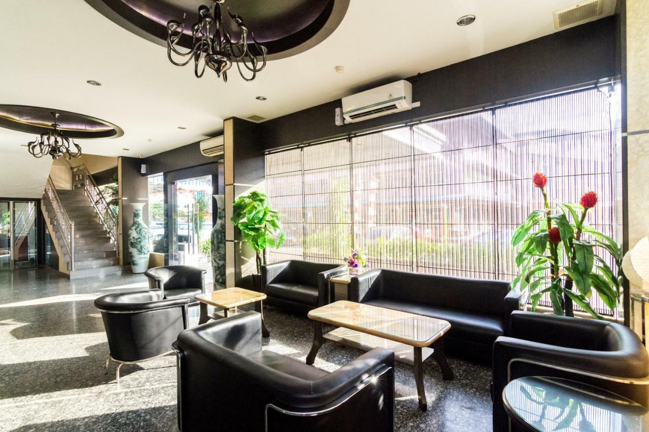 Lovina Inn - Nagoya Batam Buitenkant foto